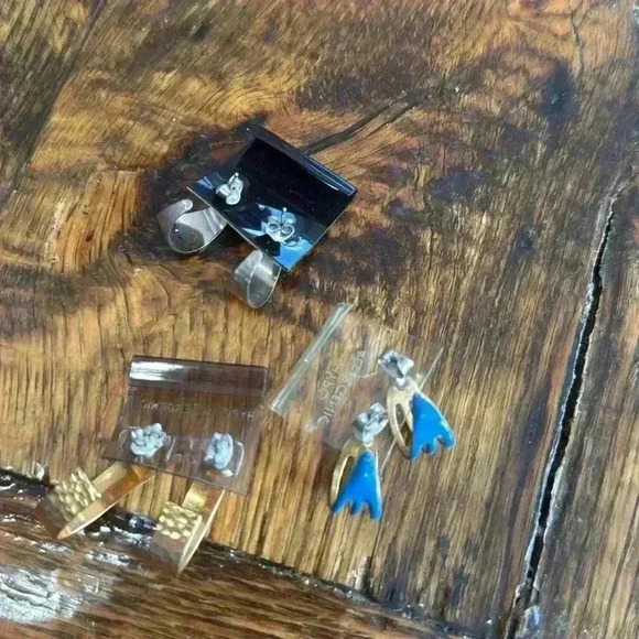 Vintage hypo allergenic gold hammered hoops, silver hooped, and blue hoops - Picture 5 of 5